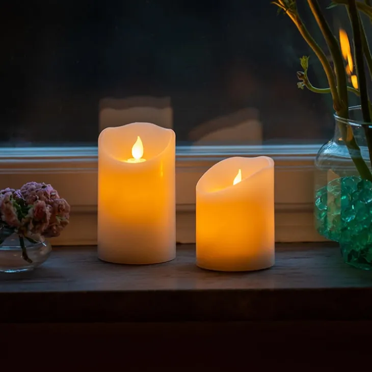 Blockljus med glimmande låga