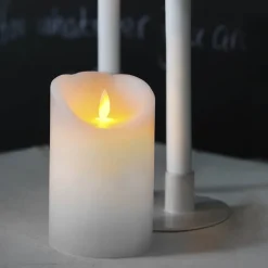 Blockljus med glimmande låga