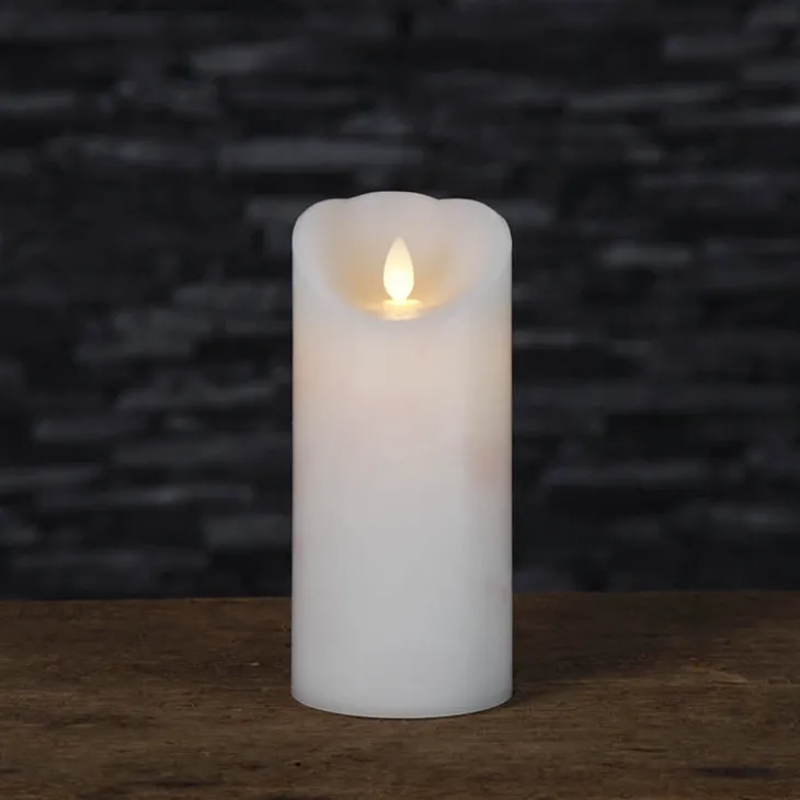 Blockljus med glimmande låga
