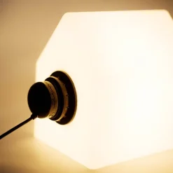 Bokställ med lampa