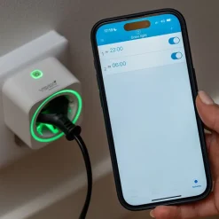Eluttag med timer och Bluetooth
