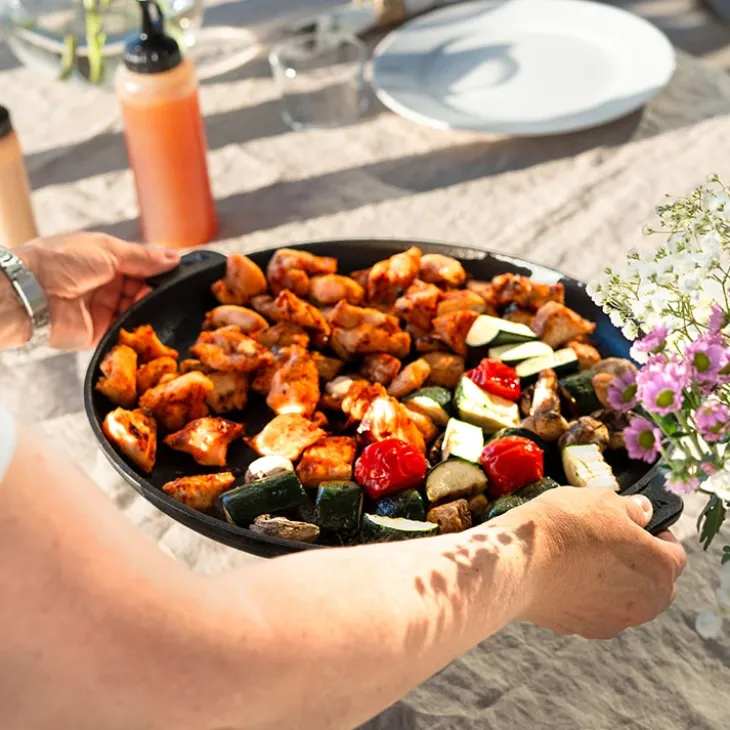 Gjutjärnspanna till grillen