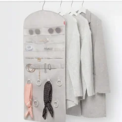 Hängande accessoarförvaring till garderoben