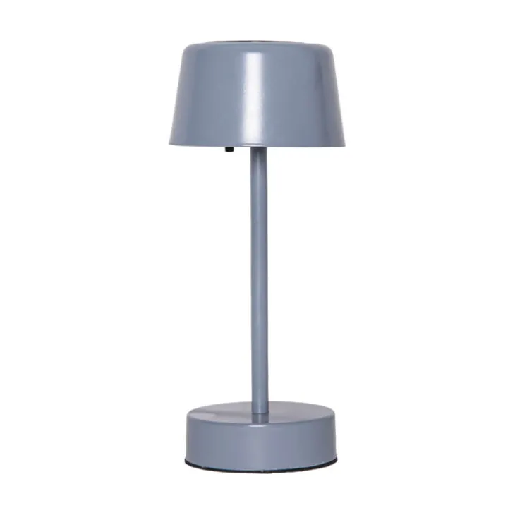 Liten solcellsladdad bordslampa