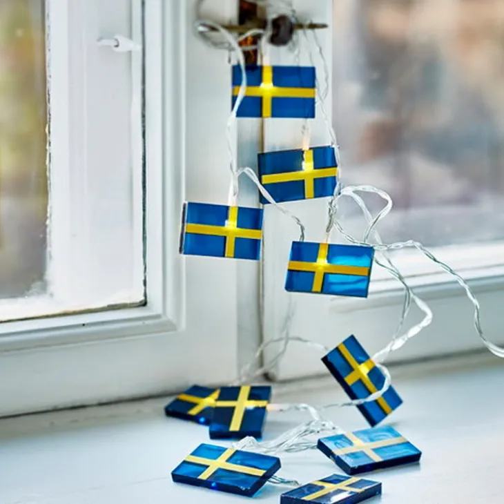 Ljusslinga med svenska flaggor