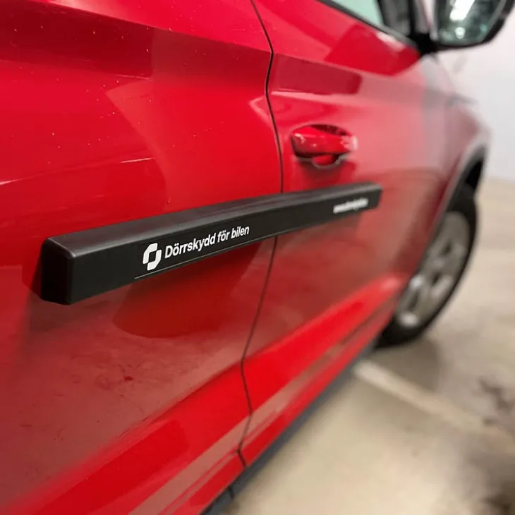 Magnetiska dörrskydd till bilen