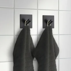 Självhäftande enkelkrok, Beslagsboden