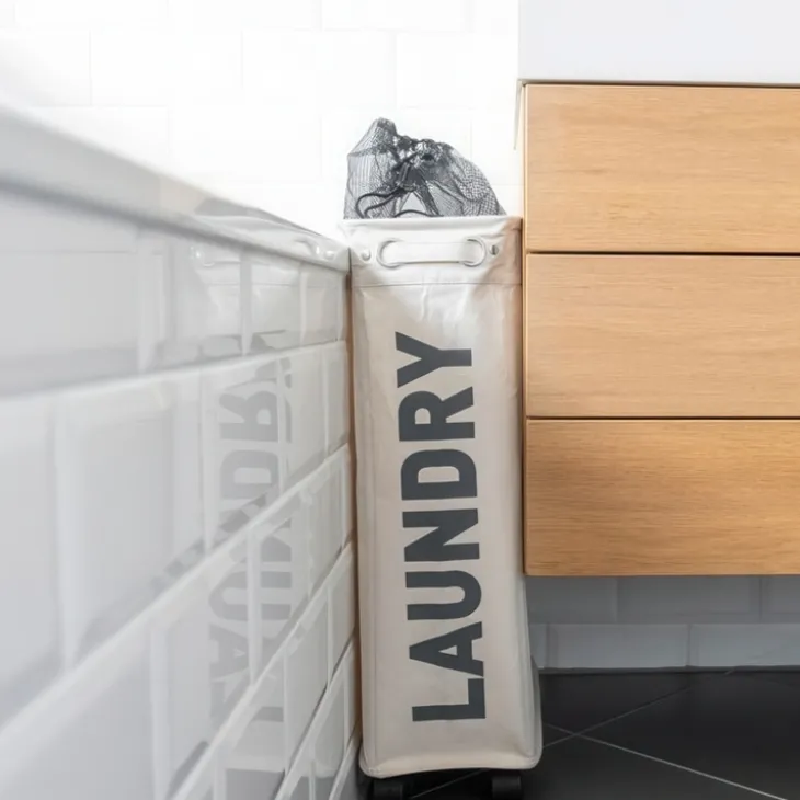 Smal tvättkorg på hjul, Laundry